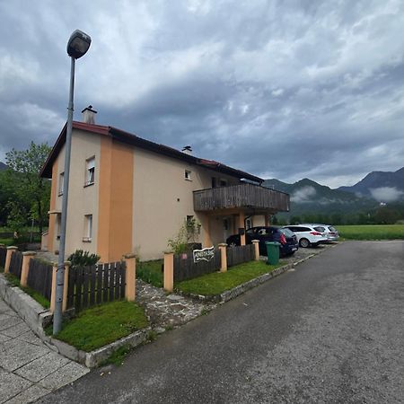 Apartment Sinc Кобарид Екстериор снимка